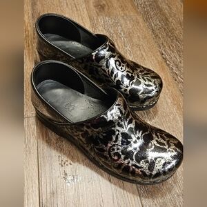 Danskos Eu 40 size 9